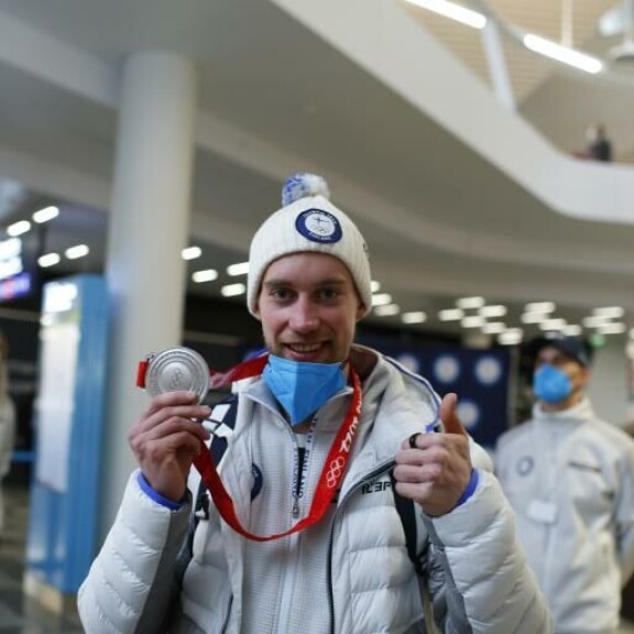 Se on siinä! Joni Mäki voitti Pekingin talviolympiaisissa sensaatiomaisen hopeamitalin. Se on siinä! Joni Mäki voitti Pekingin talviolympiaisissa sensaatiomaisen hopeamitalin.