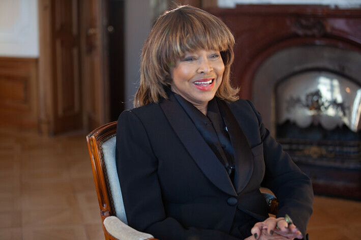 Tina Turner puhuu tuoreessa dokumentissa avoimesti elämästään. Tina Turner