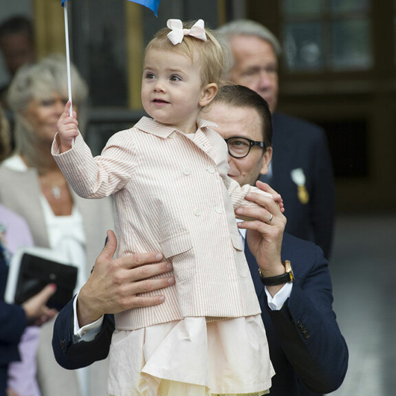 Onnea 10-vuotias Estelle - elämänkuvat todistavat, ken on Ruotsin hovin päivänsäde Prinsessa Estelle