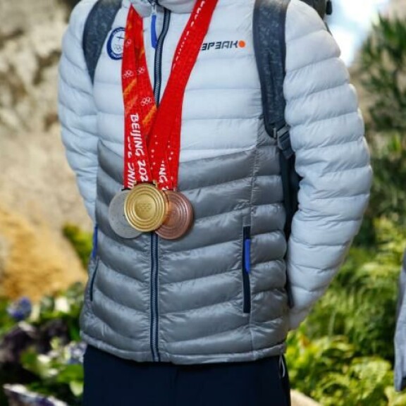 Kultaa, hopeaa ja pronssia. Se on klassinen värisuora! Kultaa, hopeaa ja pronssia. Se on klassinen värisuora!