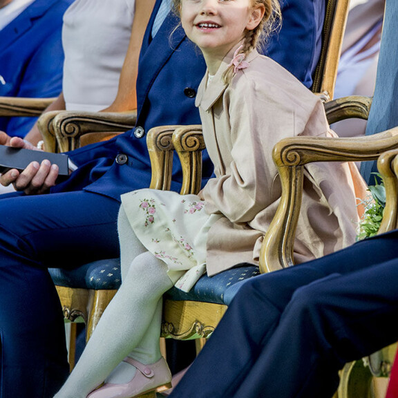 Onnea 10-vuotias Estelle - elämänkuvat todistavat, ken on Ruotsin hovin päivänsäde Ruotsin prinsessa Estelle