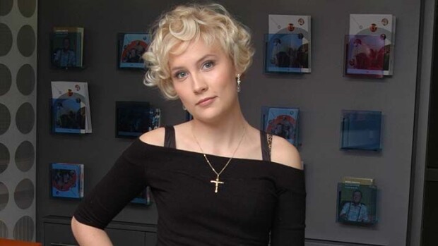 Kirjapaljastus: Jippu joutui suljetulle osastolle vain 15-vuotiaana – raivostui vanhemmilleen: ”Sinä hetkenä äitini kuoli minulle” Jippu