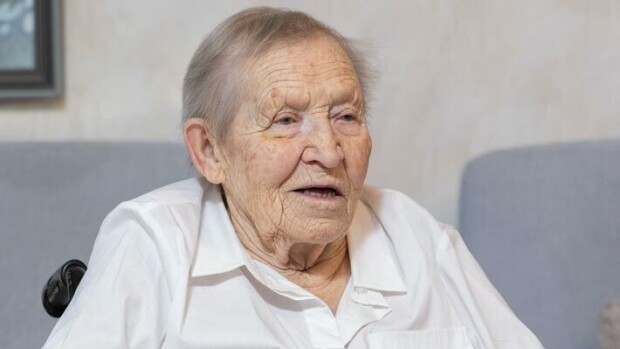 Hiihtäjälegenda Siiri Rantanen, 97, asuu yksin kotonaan – ”Kodinhoitaja käy lähinnä katsomassa olenko hengissä” Siiri Rantanen