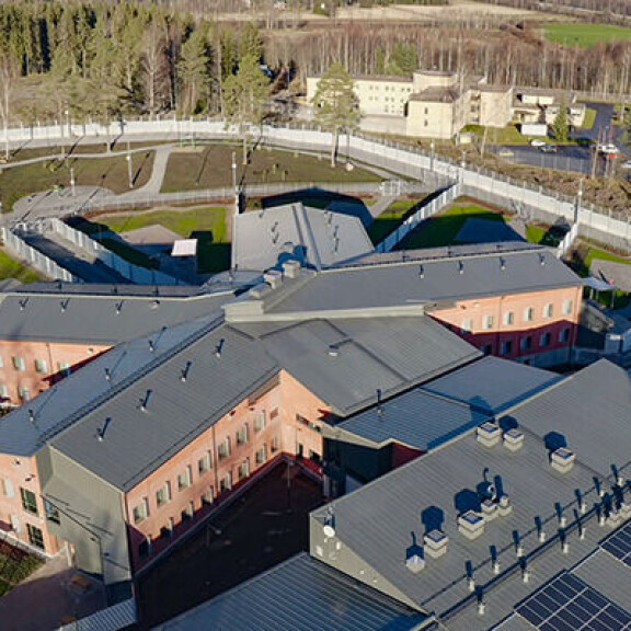 Hämeenlinnan naisvankila on huippumoderni laitos, jossa ei esimerkiksi ole ollenkaan kaltereita. Hämeenlinnan naisvankila