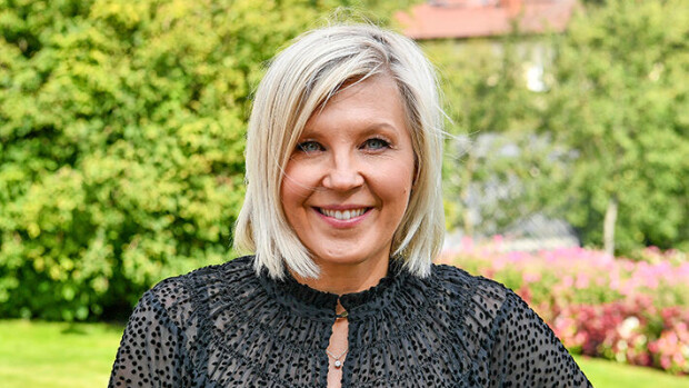 Tältä Vappu Pimiä näyttää Maajussille morsian -kuvauksissa: ulkonäkö herättää keskustelua Vappu Pimiä