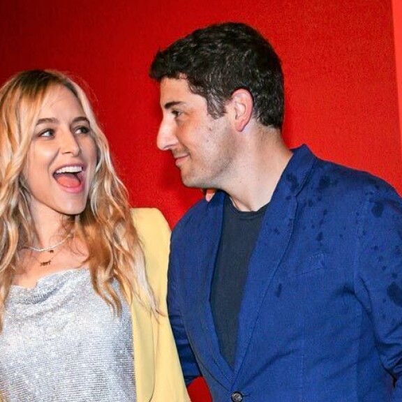 Mel B ja Stephen Belafonte kutsuivat au pairin sänkyyn, kolmen kimppa sysäsi Demi Mooren aviokriisiin – julkkisten ryhmäseksihurjasteluista valtavasti skandaaleita Jason Biggs ja Jenny