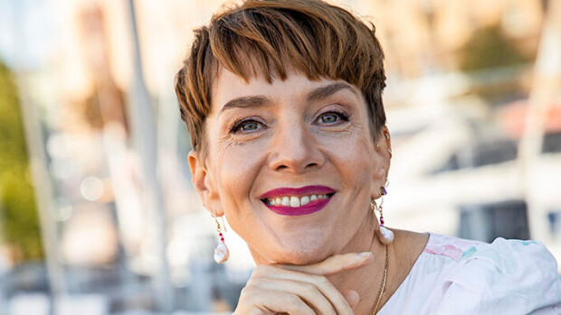 Pökräysvaroitus! Maria Veitola julkaisi hurjia kuppauskuvia: ”Pahat veret pois” - Linda Lampeniukselta paljonpuhuva kommentti Maria Veitola