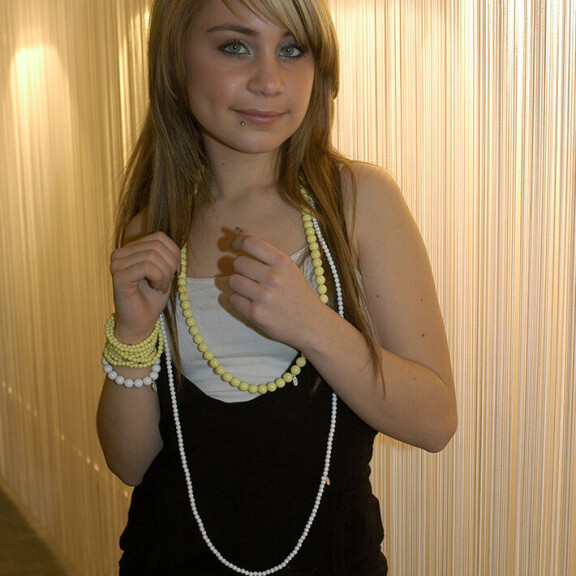 Anna Abreu osallistui Idols-laulukilpailuun vuonna 2007. Anna sijoittui kilpailussa toiseksi. anna abreu