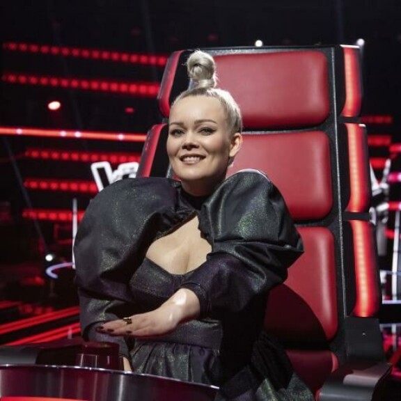 Anna tuomaroi The Voice of Finland -laulukilpailua Juha Tapion, Sipen ja Tonin sekä Maija Vilkkumaan kanssa. Anna tuomaroi The Voice of Finland -laulukilpailua Juha Tapion, Sipen ja Tonin sekä Maija Vilkkumaan kanssa.