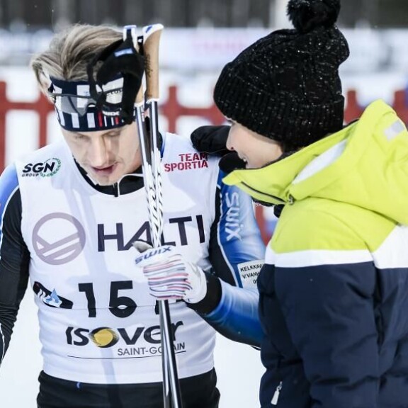 Tammikuussa 2018 Laura haastatteli maastohiihdon SM-kisoissa miesten 15 kilometrin voittajaa Anssi Pentsissä. Kaksikko on nykyään naimisissa. Tammikuussa 2018 Laura haastatteli maastohiihdon SM-kisoissa miesten 15 kilometrin voittajaa Anssi Pentsissä. Kaksikko on nykyään naimisissa.