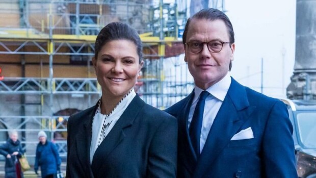 Tällaisena et ole kruununprinsessa Victoriaa nähnyt! Pomppii laiturilla kruununprinsessa Victoria, prinssi Daniel