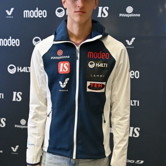 Niko Kytösaho, 22, on ollut tällä kaudella selvästi Suomen paras mäkihyppääjä. Aika näyttää, ehtiikö Lahdessa lento-oppinsa saanut suksisankari Pekingin kisakoneeseen. Niko Kytösaho on ollut tällä kaudella selvästi Suomen paras mäkihyppääjä. Aika näyttää, ehtiikö Lahdessa lento-oppinsa saanut suksisankari Pekingin kisakoneeseen.