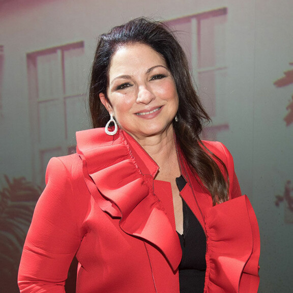Kuubalaissyntyinen Gloria Estefan tunnetaan latinopopin kuningattarena. Gloria Estefan