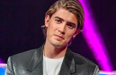 Robin Packalen julkaisi kuvan paljastavasta bilelookistaan - somekansa innostui: ”Olet niin kuuma”