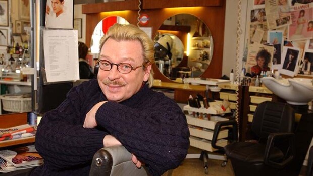 Kirjapaljastus: Kampaaja Risto Helinin tiesi Ahtisaaren salaisesta rituaalista – se tapahtui juuri ennen Linnan juhlia Risto Helin