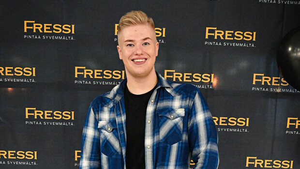 Selviytyjät-tähti Aarni Mikkola hylkäsi kissansa törkykämppään - rikos paljastui, kun lemmikki yritti paeta postiluukusta Aarni Mikkola