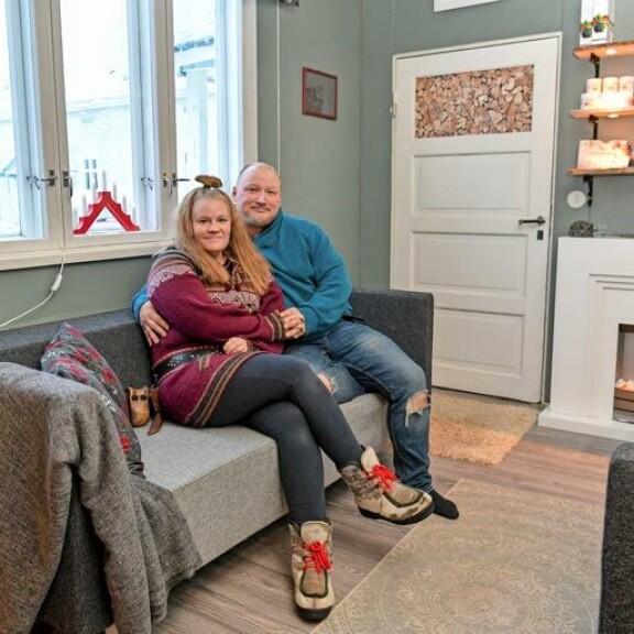 Näin onnellisesti Miia ja Kimmo poseerasivat Seiskalle vielä helmikuussa. Miia Oikairinen ja Kimmo Lampinen