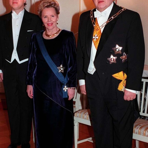 Risto Helin kampasi presidenttiparin itsenäisyyspäivän juhliin. Kuvassa vasemmalla Marko Ahtisaari. Martti Ahtisaari