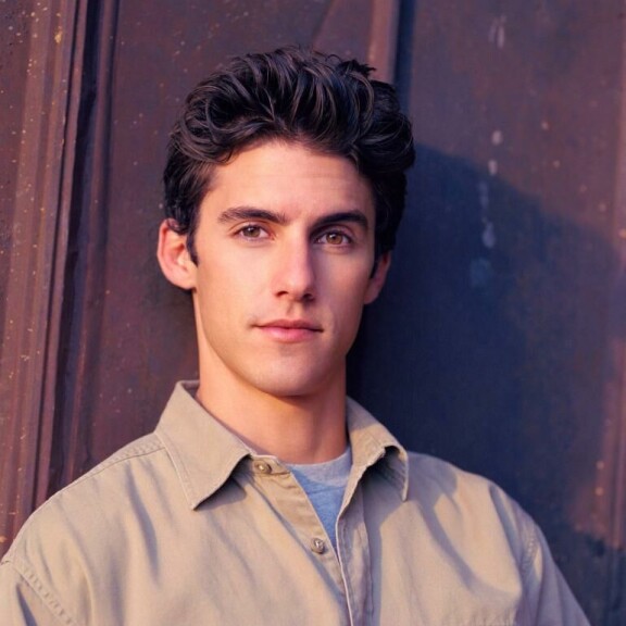 Milo näytteli Gilmoren tytöt -sarjassa taiteesta ja kirjallisuudesta viehättynyttä Jessiä. Milo Ventimiglia