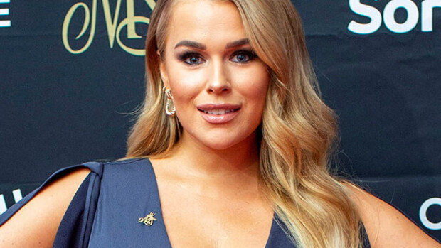 Tv-ohjelma: Sara Sieppi avoimena burn outista, sydänvioista ja univaikeuksista: ”Työstä tuli pakkopullaa” Sara Sieppi