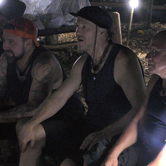 Leirissä kuunneltiin tarkkaan, mitä toisilla on sanottavana. Kuvassa vasemmalta Perttu Sirviö, Esko Eerikäinen, Jussu Pöyhönen ja Sakke Pietilä. Olen julkkis -sarja