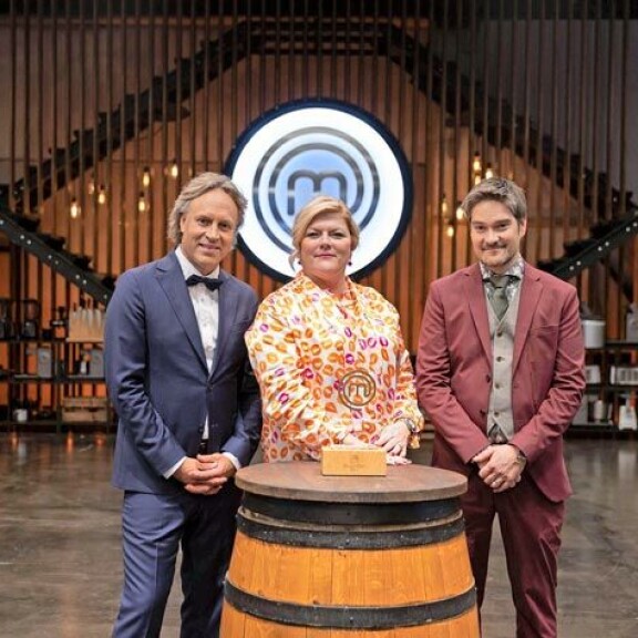 Helmikuussa Henkka nähdään jälleen MasterChef Suomen uuden kauden tuomarina. Mukana on toinen tuttu Kape Aihinen sekä uusi tuomari Helena Puolakka. Helmikuussa Henkka nähdään jälleen MasterChef Suomen uuden kauden tuomarina. Mukana on toinen tuttu Kape Aihinen sekä uusi tuomari Helena Puolakka.