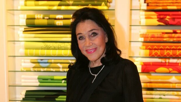 Mitä tapahtui Kirsti Paakkasen miljoonille? Teki suuria peliliikkeitä vain hieman ennen kuolemaansa - kuva hauraasta allekirjoituksesta Kirsti Paakkanen