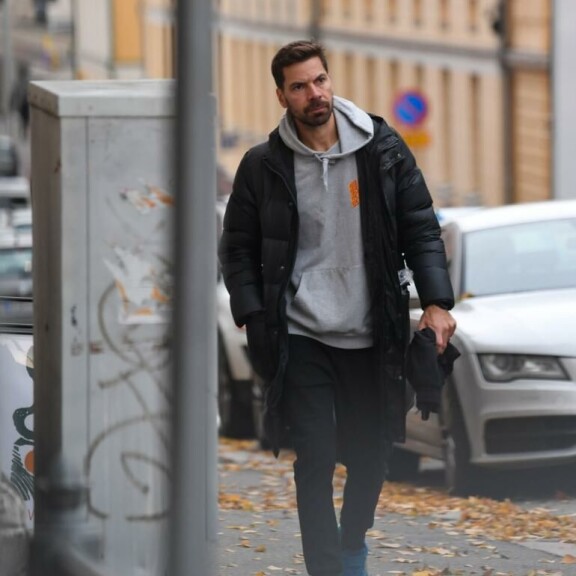 Hannu Pikkarainen erosi vain hetki sitten naisystävästään Martina Aitolehdestä. Hannu Pikkarainen erosi vain hetki sitten naisystävästään Martina Aitolehdestä.