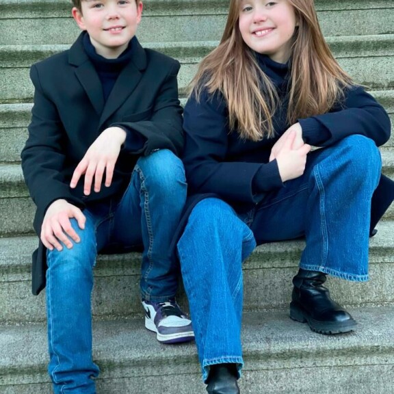 Prinssi oli valinnut synttärikuviin tennarit, prinsessa maiharit. prinssi vincent, prinsessa josephine