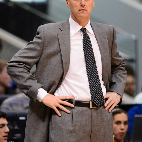 Rick Carlisle muistuttaa suuresti kuuluisaa näyttelijää. Nykyään Rick ajaa päänsä kaljuksi, jotta erottuisi selvemmin leffatähdestä. Carlisle