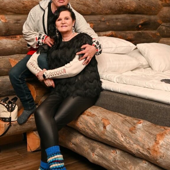 Lapin rakastaja ja hänen rakastettunsa. Arto ja Liisa Länsmanin parisuhteeseen kuuluu seksi. Lapin rakastaja ja hänen morsiamensa. Arto ja Liisa Länsmanin parisuhteeseen kuuluu seksi.