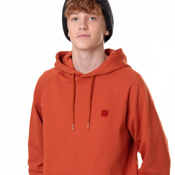 Aron Syrjä nähdään puolestaan Leona. aron