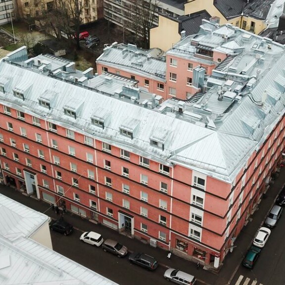 Tästä taloyhtiöstä Maria ja Jotti ostivat miljoonahuoneiston. Tästä taloyhtiöstä Maria ja Jotti ostivat miljoonahuoneiston.