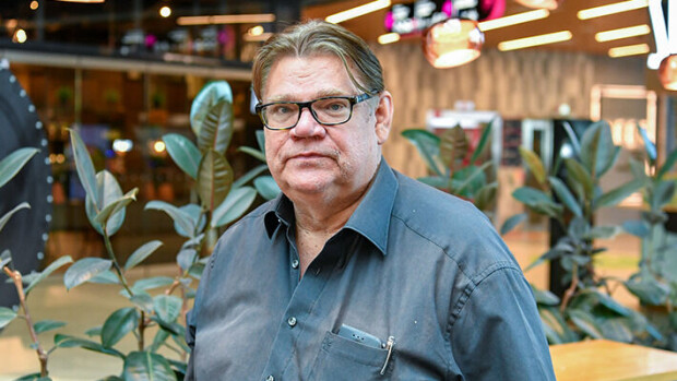 Pelti rytisi! Timo Soini auto-onnettomuudessa - mikä letkautus turmakuskille! Timo soini