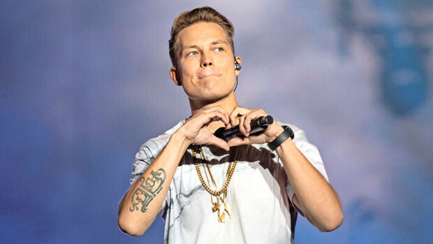 Jare Tiihosen mystinen lomapaikka paljastui! Piilotteletko jotain selkäsi takana, Jare? Jare Tiihonen