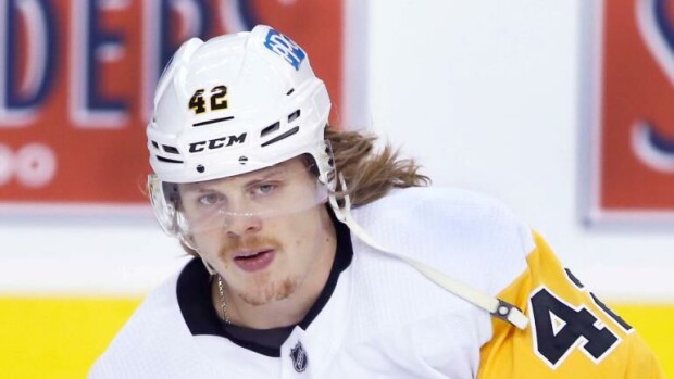 Kasperi Kapasen kuva hämmentää Twitterissä - kiekkotähteä luultiin tosissaan Harry Stylesiksi ja Justin Bieberiksi kasperi kapanen