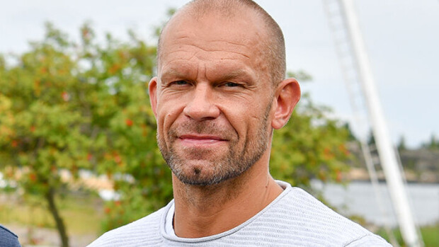 Örinää yössä! Jere Karalahti biletti nuorten kanssa - missä on Nanna? jere