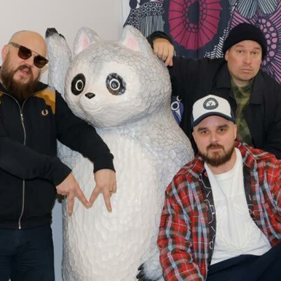 Teflon Brothers on yksi Suomen tunnetuimmista rap-yhtyeistä. Teflon Brothers on tällä hetkellä yksi Suomen suosituimpia rap-yhtyeitä.