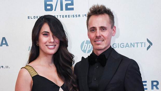 Tyttö tuli! Jasper Pääkkösen Alexandra-rakas synnytti ilman kipulääkkeitä Jasper Pääkkönen ja Alexandra