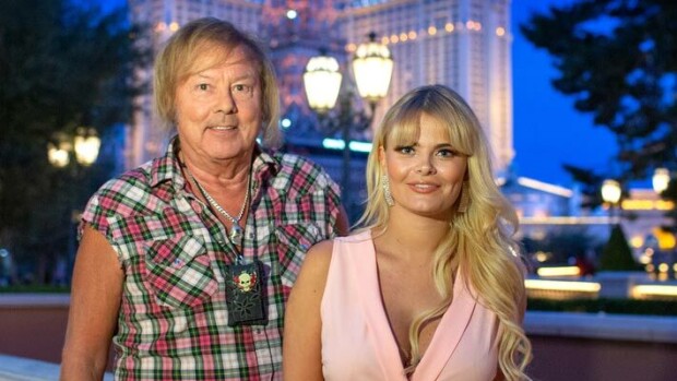 Vanha suola janottaa! Danny ja Erika Vikman yllätettiin käsi kädessä konsertista - romantiikkaa ilmassa Danny ja Erika Vikman