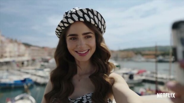 Vau! Lily Collins jakoi muumipiirroksiaan