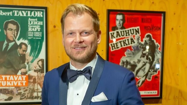 Kuin kaksi marjaa! Antti Luusuaniemi yllättää villeillä viiksillä – näyttää aivan Kari Ketoselta – kuva! Antti Luusuaniemi