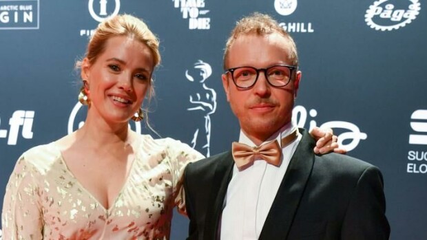 Pahat pojat -komistus Lauri Nurkse kihlasi Salkkarit-tähti Tuuli Mattilan - yllättävä kosinta lauri nurkse, tuuli mattila