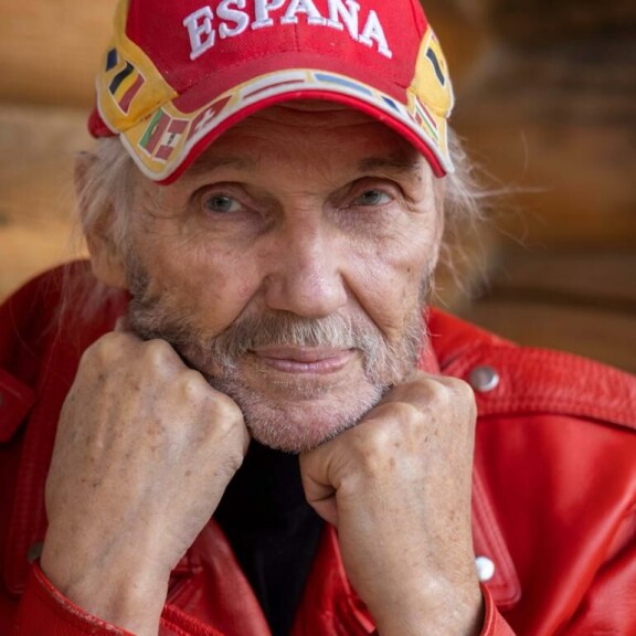 - Minä en missään letkuissa rupea makaamaan. Haluan lähteä kotoa, oli se sitten ambulanssi tai ruumisauto, Jorma Kalevi sanoo. Jorma Kalevi