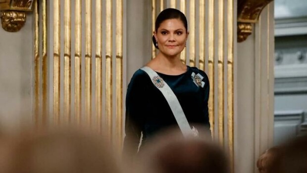 Mikä tyyli! Kruununprinsessa Victoria juhli samettiunelmassa - kuvat kruununprinsessa Victoria