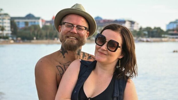 Näin sujuu Wallu Valpion joulu: ”Viiniä ja kuumaa suutelua” wallu ja hanna