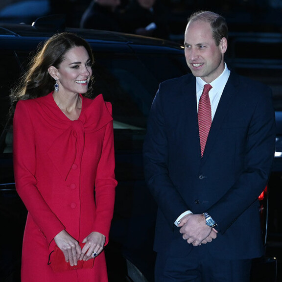 William odottaa pääsevänsä perheineen Elisabetin joulupöytään. Cambridgen herttuapari William ja Catherine