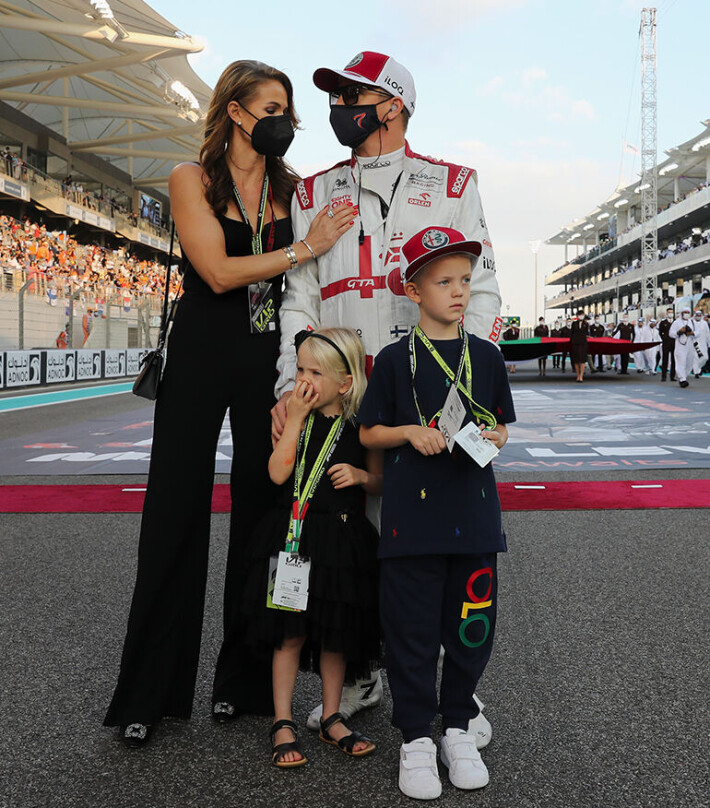 Kimi Räikkösen Minttu-vaimo sekä lapset Rianna ja Robin olivat tukemassa ja kannustamassa Kimiä viimeisessä F1-kilpailussaan 12. joulukuuta. kimi