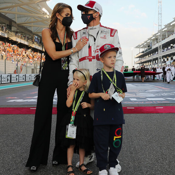 Kimi Räikkösen Minttu-vaimo sekä lapset Rianna ja Robin olivat tukemassa ja kannustamassa Kimiä viimeisessä F1-kilpailussaan 12. joulukuuta. kimi