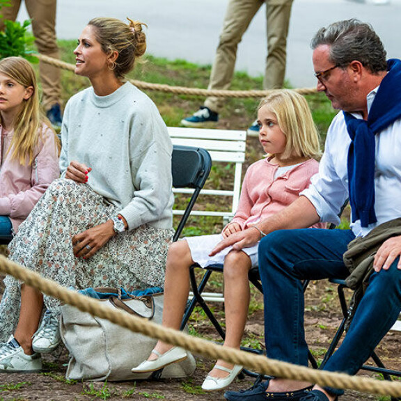 Viime kesänä Madeleine ja Chris piipahtivat kesäkonsertissa Öölannissa. Ruotsin prinsessa Madeleine ja Chris O'Neill, Estelle ja Leonore